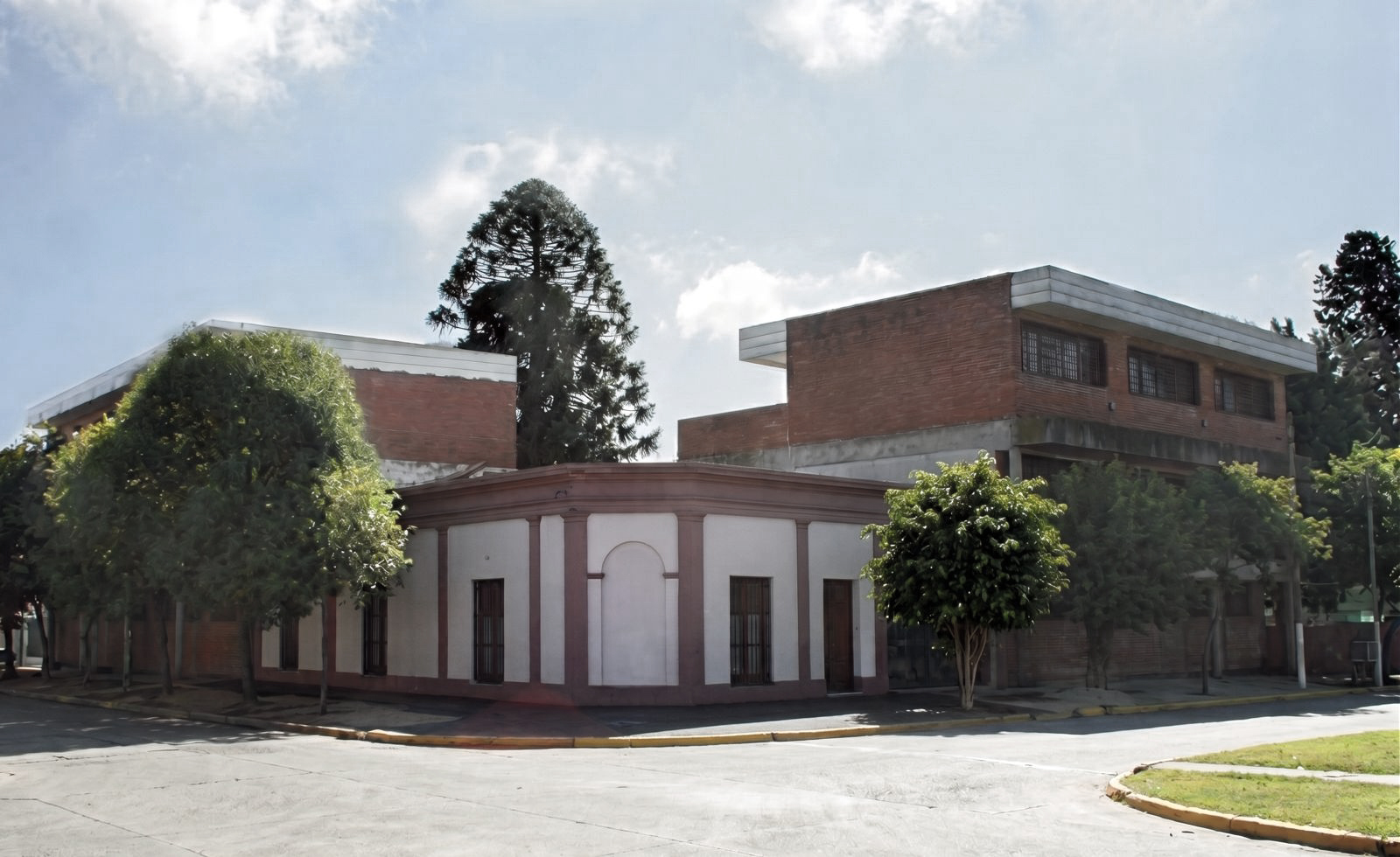 Edificio Escuela Dante Alighieri · Escobar